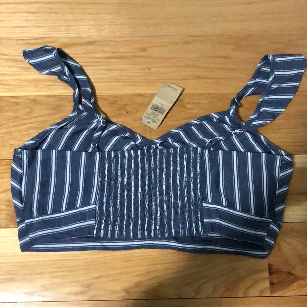 Crop top - Picture 2 of 3